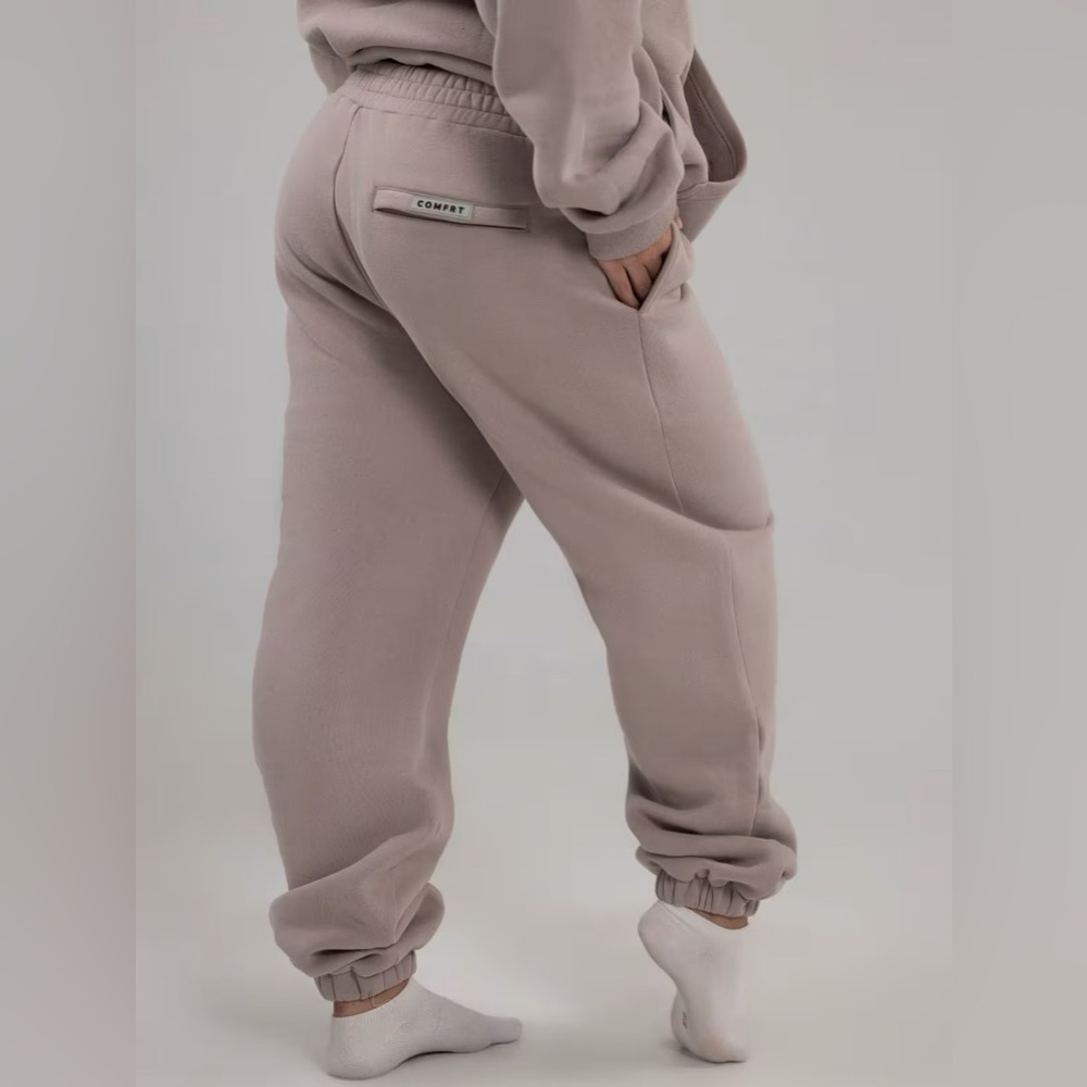 NWT - COMFRT - Travel Essentials Sweatpants - Bark - XS
